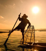 茵莱湖渔民