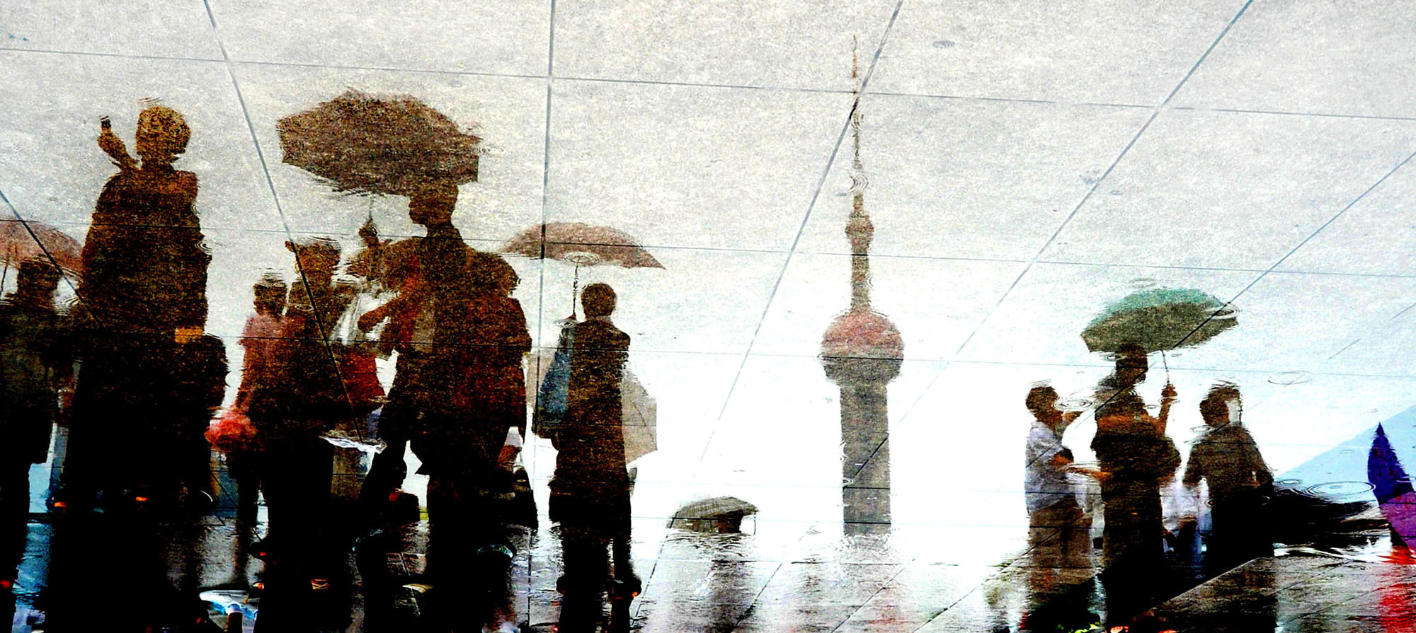 雨中游上海