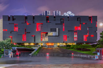 月夜下的广东省博物馆