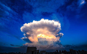 《夏日核爆云》